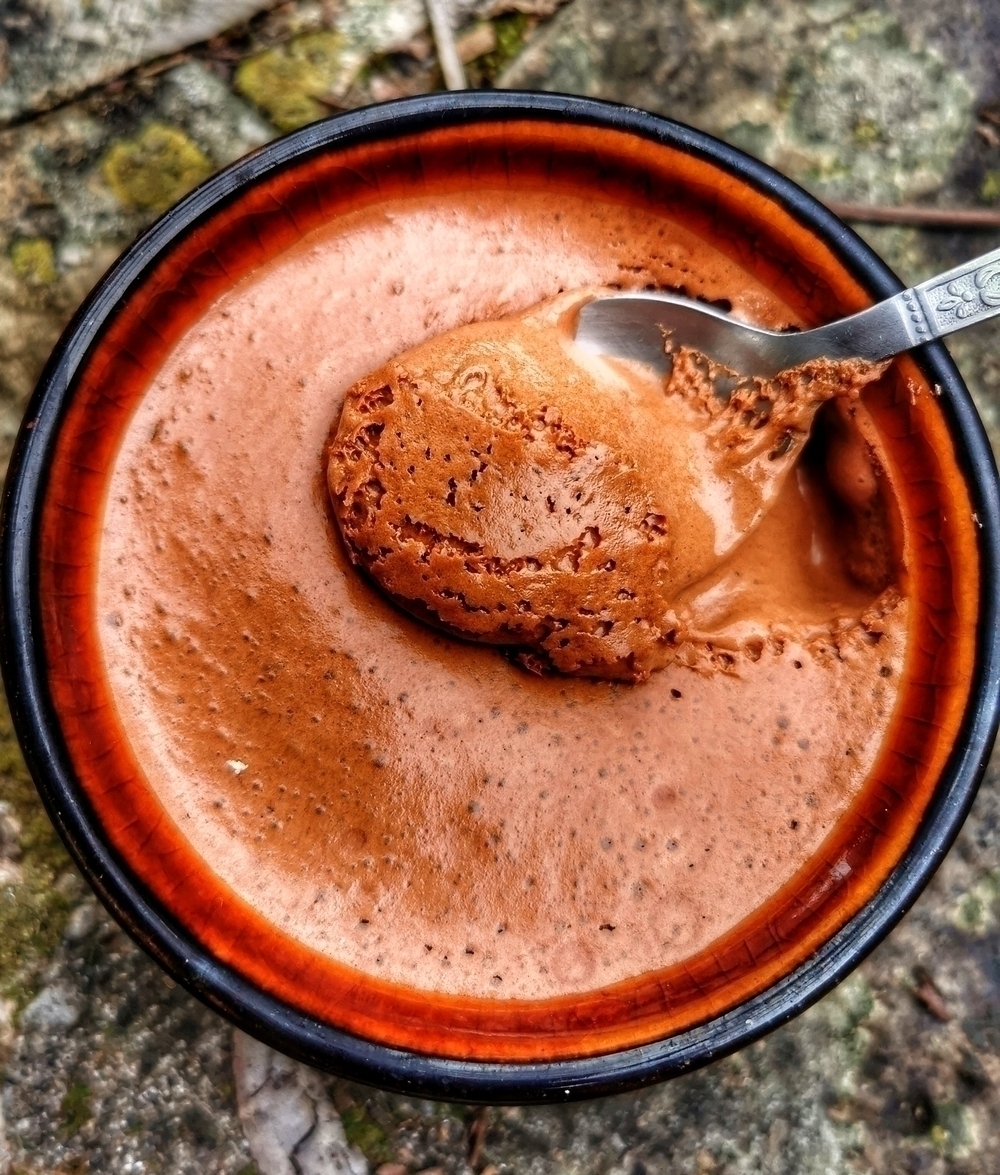 Crème mousseuse au chocolat, café et lait concentré