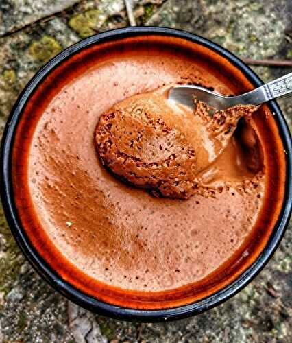 Crème mousseuse au chocolat, café et lait concentré