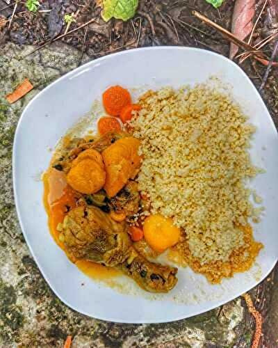 Tajine de poulet aux abricots, carottes, cannelle