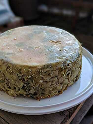 Timballo, gâteau de pâtes italien à la viande et au fromage