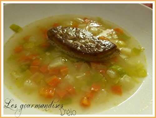 Bouillon de légumes au foie gras