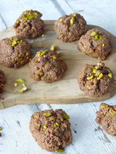 Cookie au pain [rassis], chocolat blanc, noir et pistaches