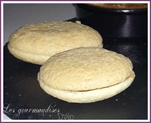 Macarons au foie gras & chutney d'oignon