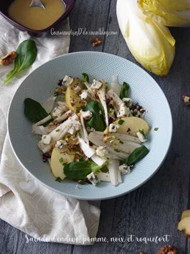 Salade d'endive, pomme, noix et roquefort