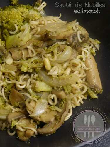 Sauté de nouilles au brocoli