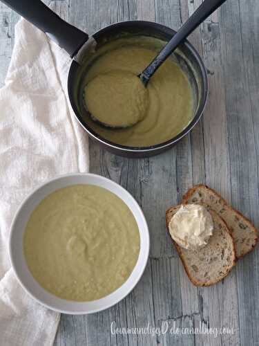 Soupe de fanes de chou-fleur au Rocamadour