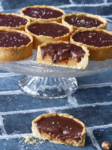 Tartelettes chocolat, noisettes au coeur caramel au beurre salé