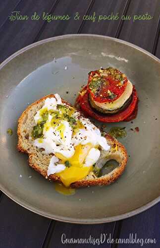 Tian de légumes et œuf poché au pesto