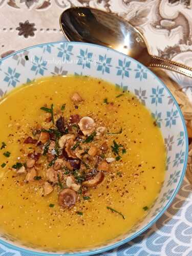 Velouté de butternut, lait de coco et noisettes