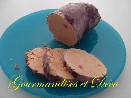 Foie gras poché au vin rouge et épices
