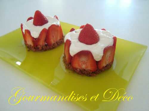 Fraises et chantilly sur son lit de spéculoos