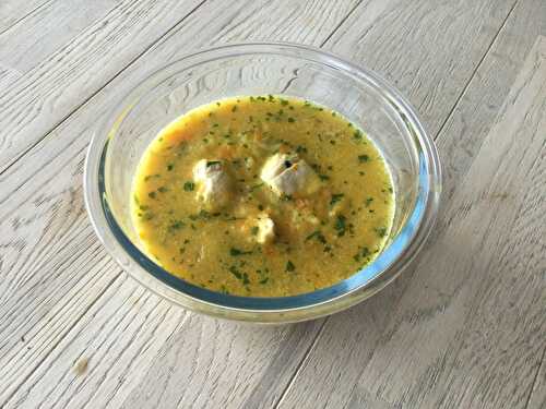 Bouillon de poulet léger au riz et carottes