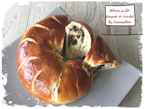 Brioche au lait d'amande et chocolat ( 285 cal/ la part)