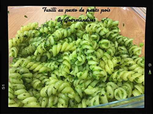 Fusilli au pesto de petits pois ( 445 cal/ par personne)