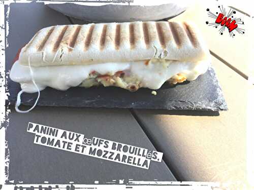 Panini aux œufs brouillés, tomate et mozzarella ( 390 cal/ par personne)