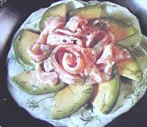 Carpaccio d'avocat et saumon fumé à l'aneth