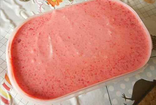 Crème glacée aux fraises sans sorbetière
