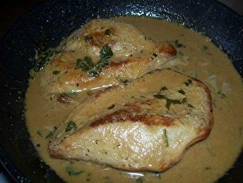 ESCALOPES DE POULET A LA CRÈME ET A LA MOUTARDE