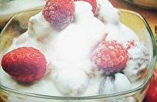 FRUITS ROUGES AU FROMAGE BLANC