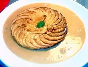 Fine tarte aux pommes et sa crème caramel