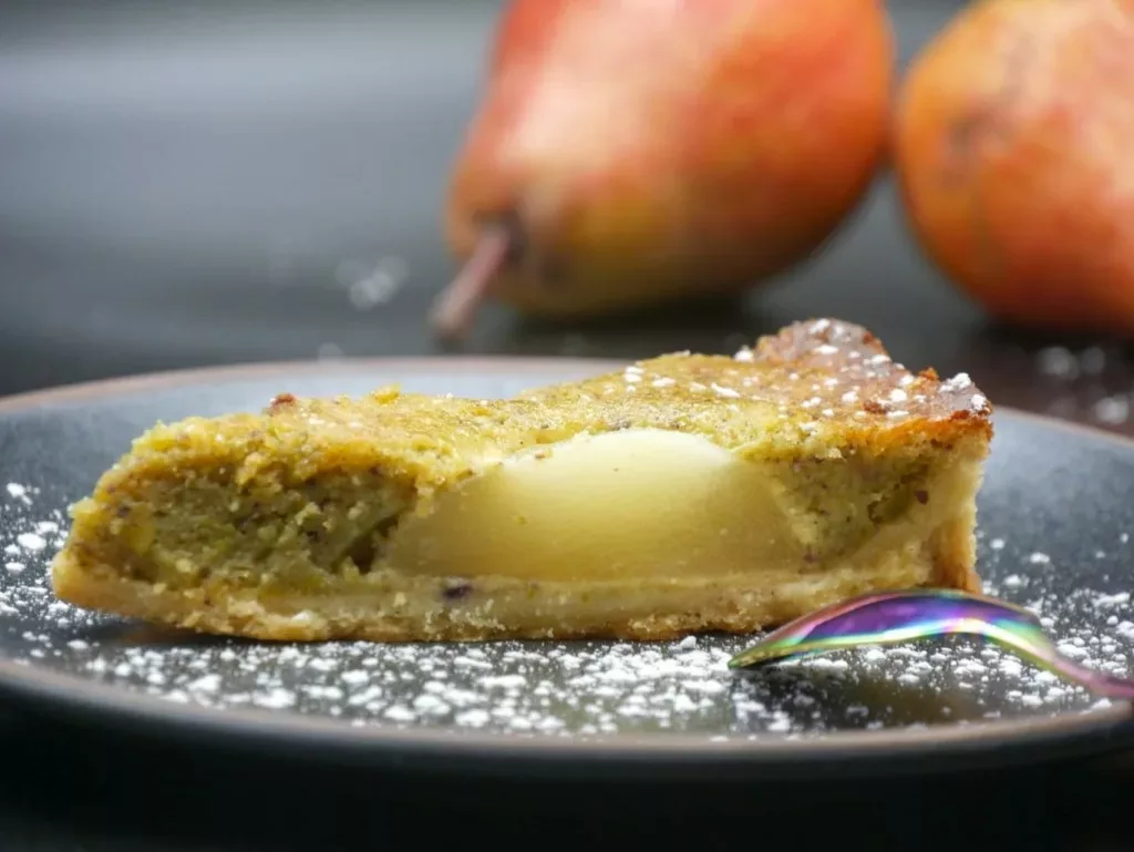 Tarte aux poires sur crème pâtissière à la pistache