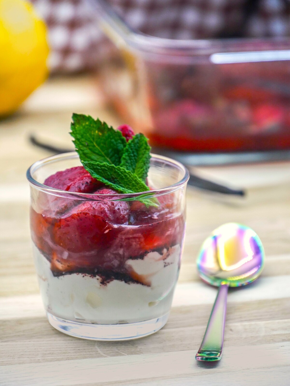 Verrines de fraises rôties au sumac