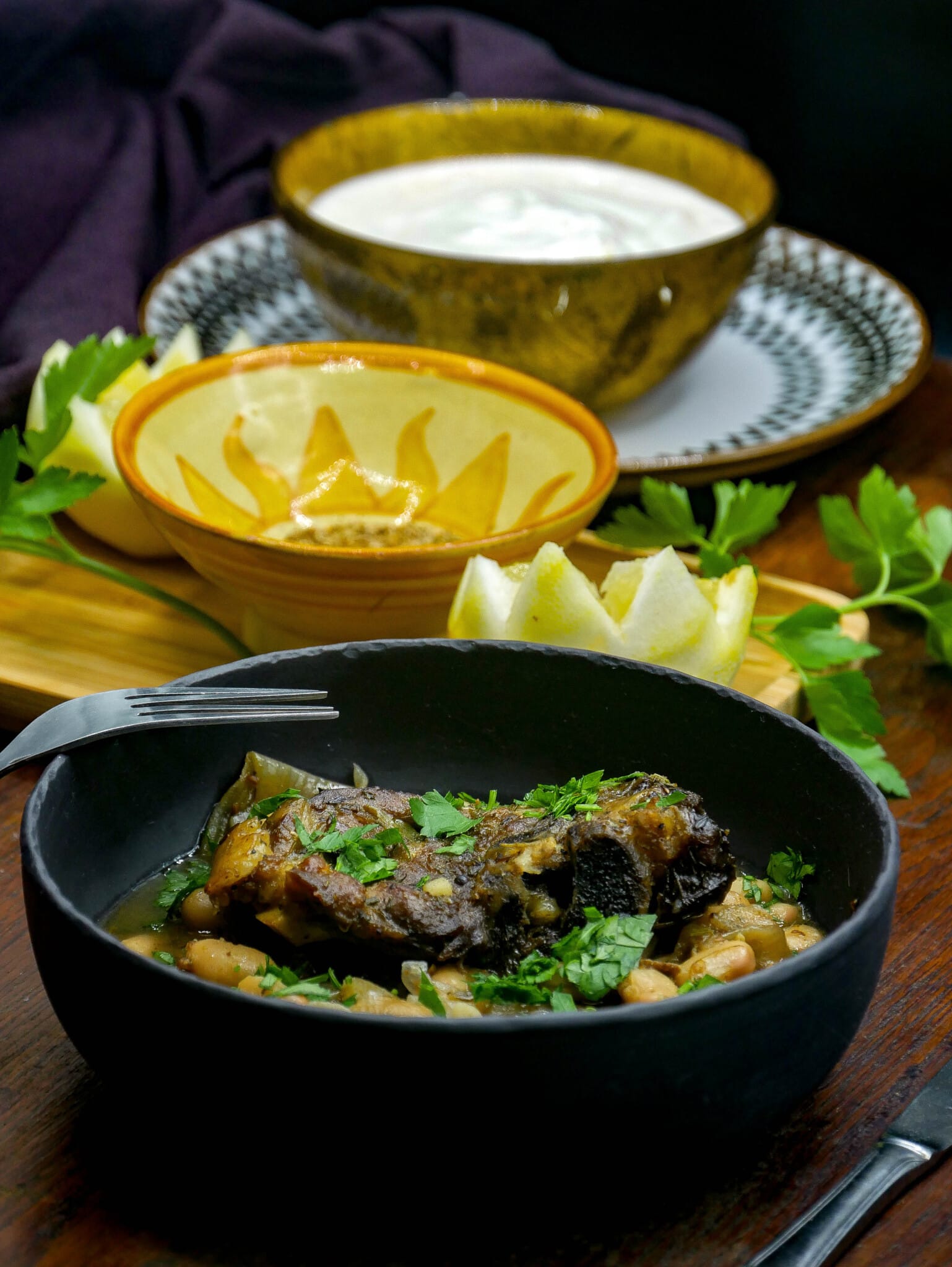 Agneau braisé aux haricots blancs et au yaourt