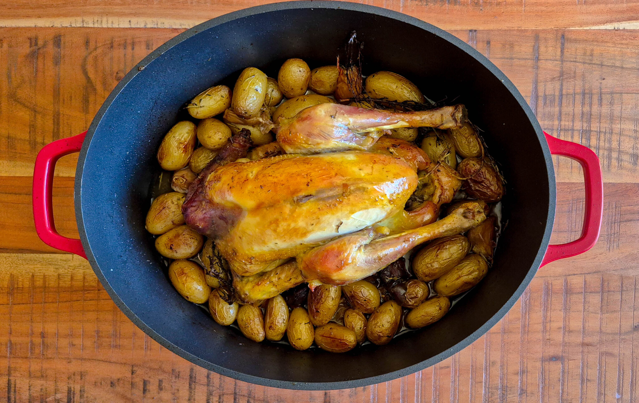 Poulet rôti au four, pommes grenaille