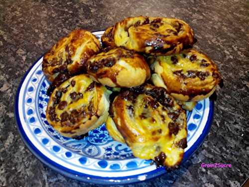 Escargots feuilletés à la crème pâtissière et pépites de chocolat