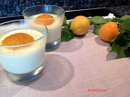 Panna cotta à la fleur d'oranger et abricots rôtis