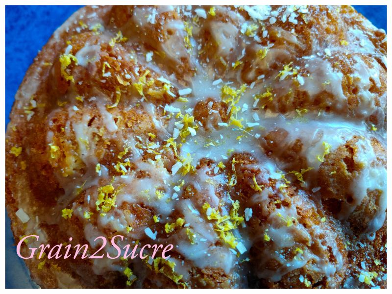 Gâteau moelleux au citron et à la noix de coco