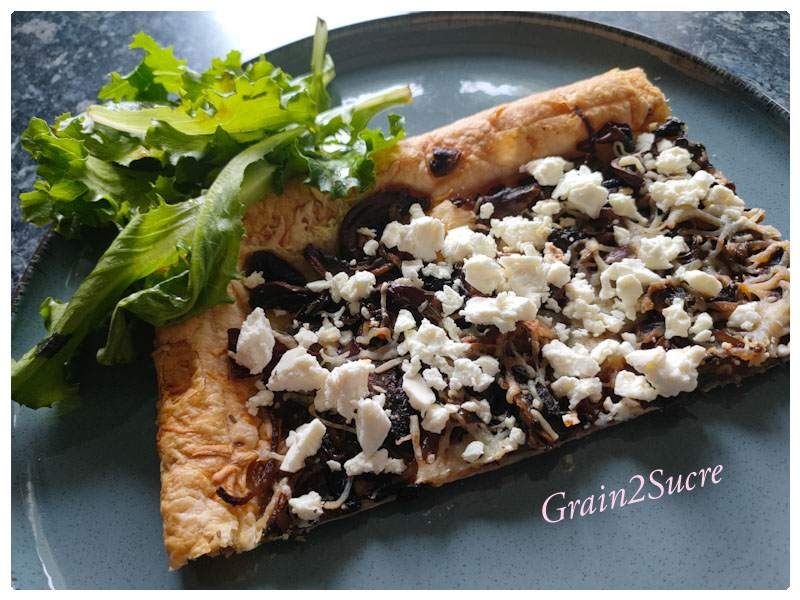 Tarte fine aux champignons et oignons rouges