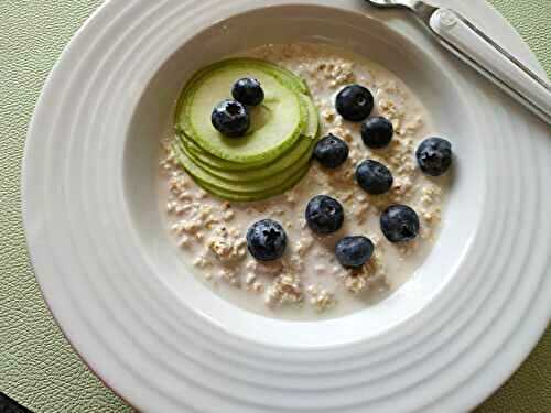 La recette du bircher muesli aux myrtilles et à la pomme