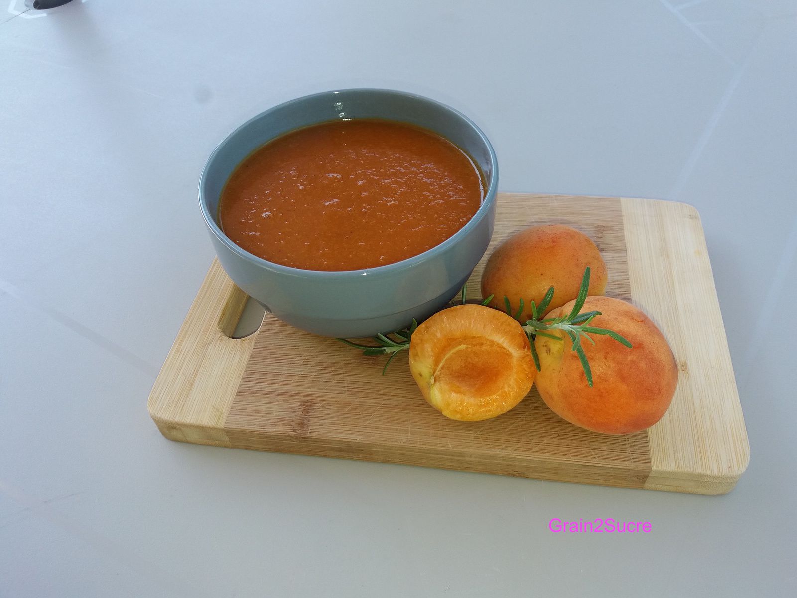 Compote d'abricots  au  romarin*