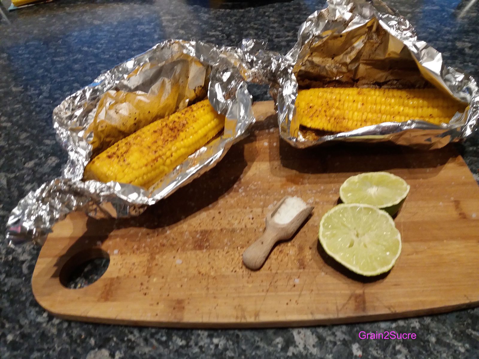 Epis de maïs au beurre, citron vert et piment d'Espelette *