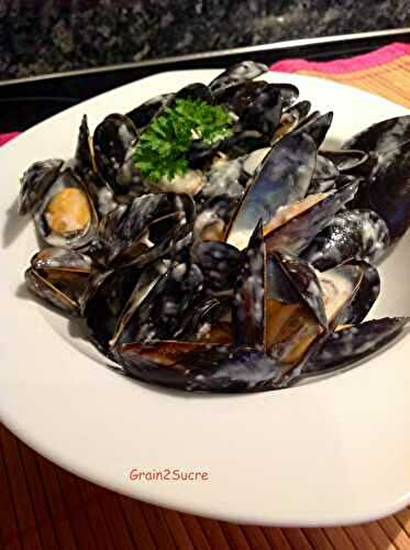 Moules au Roquefort, vin blanc et échalotes