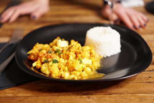 Curry de chou-fleur à la tomate