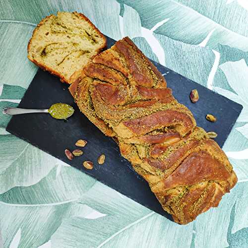 Babka salée au pesto de pistache