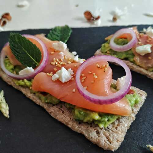 Tartines de guacamole à la truite fumée