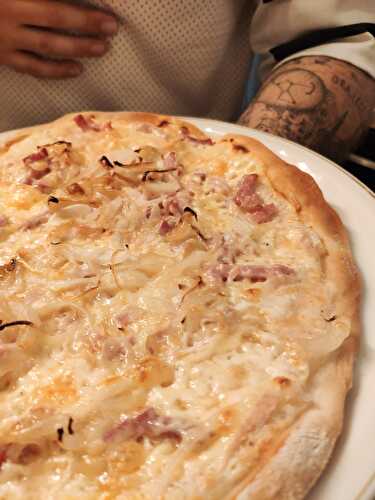 Tarte flambée alsacienne (Flammekueche)