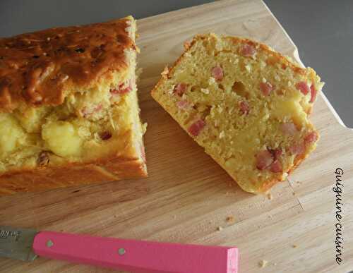 Cake au camembert et aux lardons