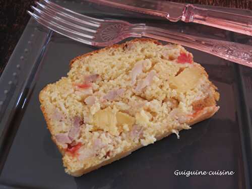 Cake au poulet, edam et tomates