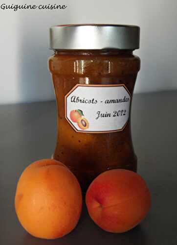 Confiture abricots amandes