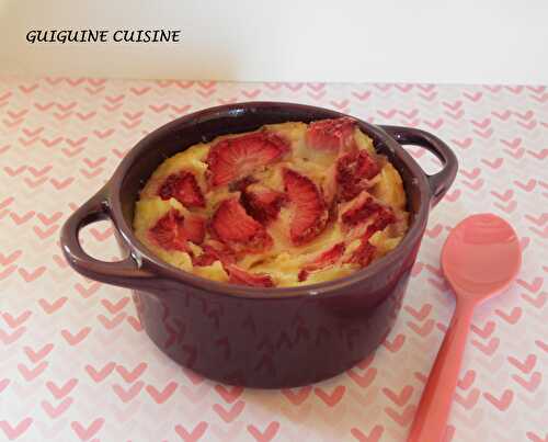 « Défi léger »… Clafoutis en petites cocottes à la fraise…