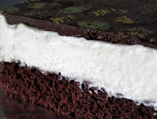 Gâteau de Pâques: mousse aux fruits du soleil sur une génoise au chocolat…