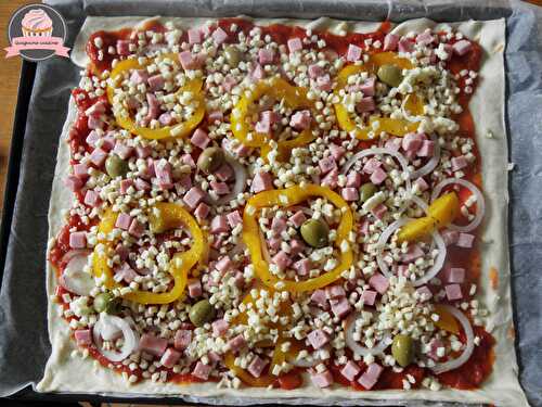 Pizza poivrons, jambon, tomates & olives