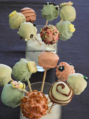 Quelques gourmandises.. cake-pops & macarons…