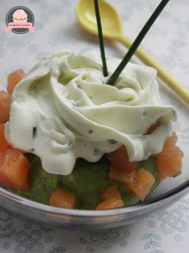 Verrine avocat, saumon fumé et crème fouettée