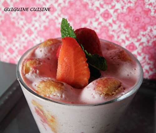 Verrine façon charlotte aux fraises