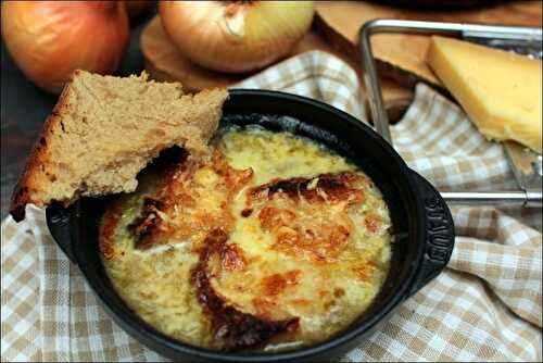 Soupe à l’oignon gratinée